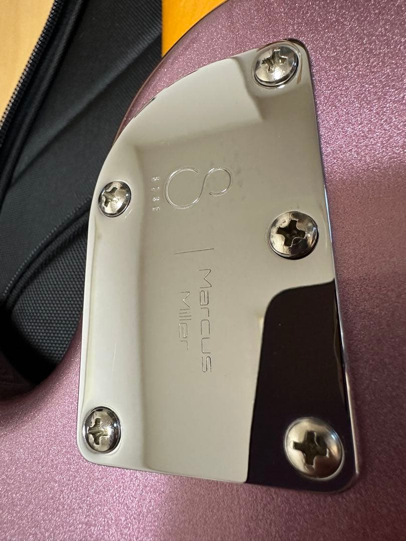 Sire Z7 エレキベース ピンク Bass