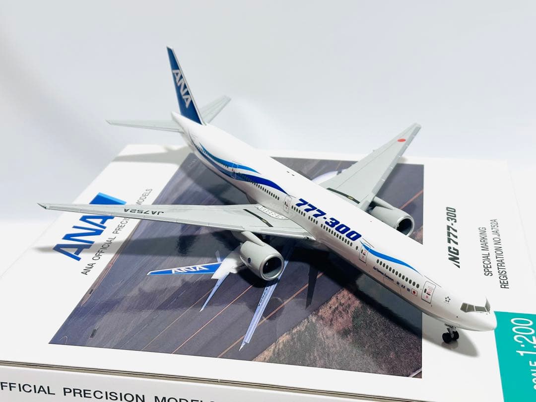 全日空商事 1/200 B777-300 ANA特別マーキング NH20012