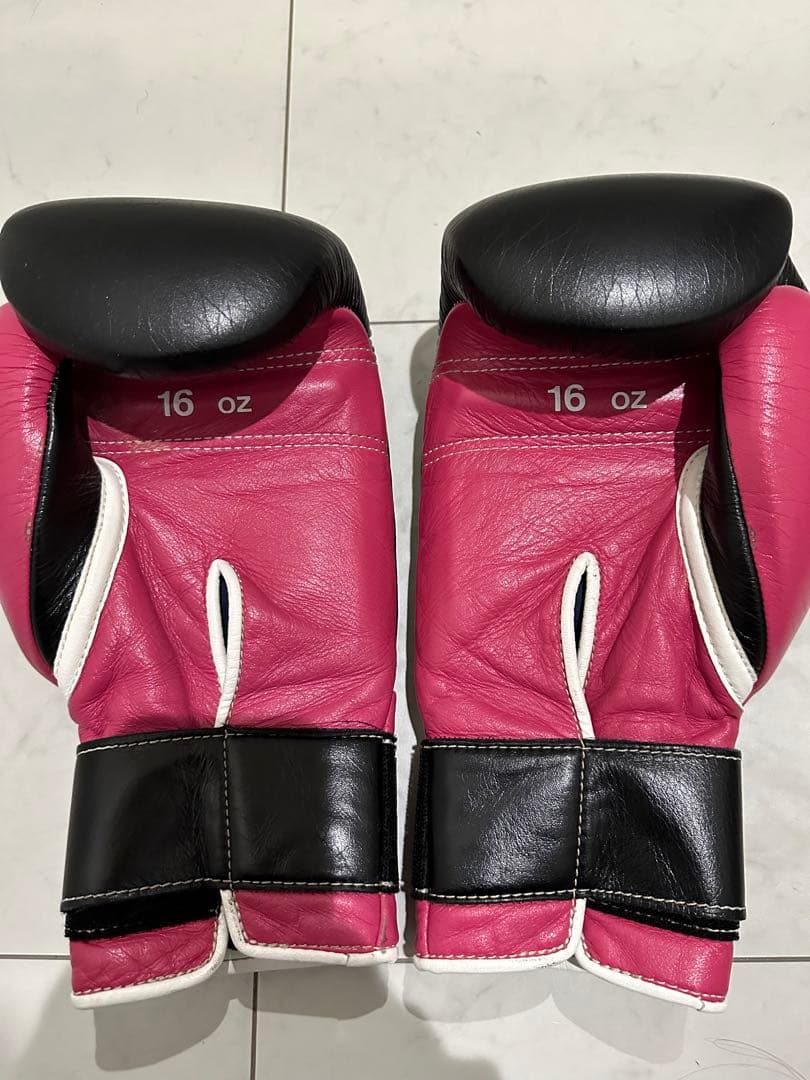 よろしく　Winning ボクシンググローブ 16 oz 黒/ピンク