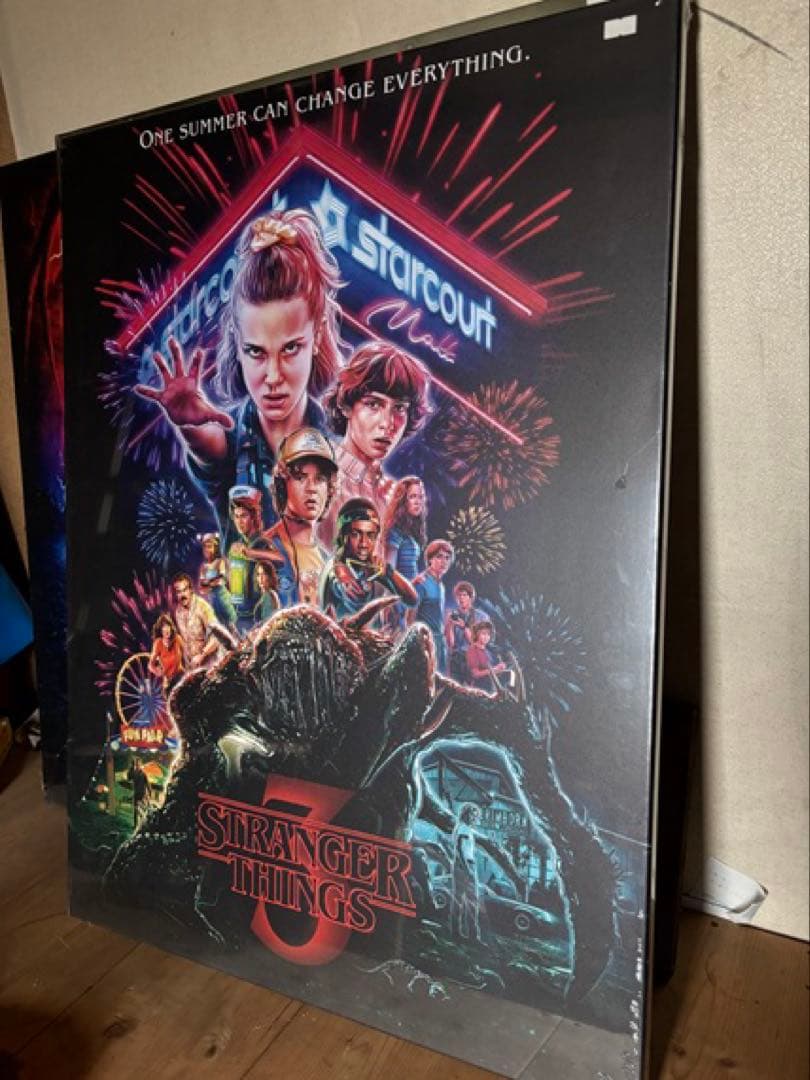 ストレンジャーシングス3 木枠付きキャンバスポスター　60センチ× 80センチ