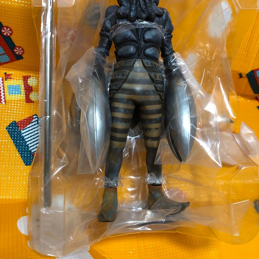 ギガンティックシリーズ　バルタン星人　フィギュア　ウルトラマンシリーズ