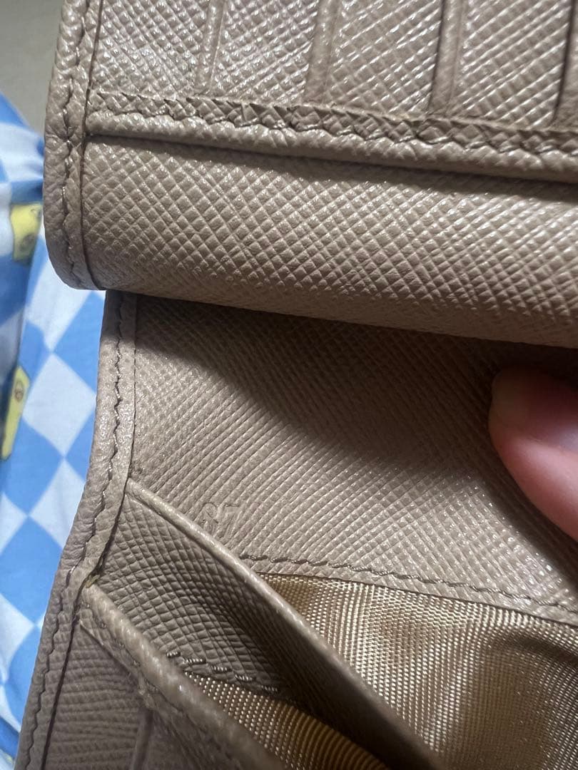 ★Lotus★ 　PRADA プラダ 二つ折り財布