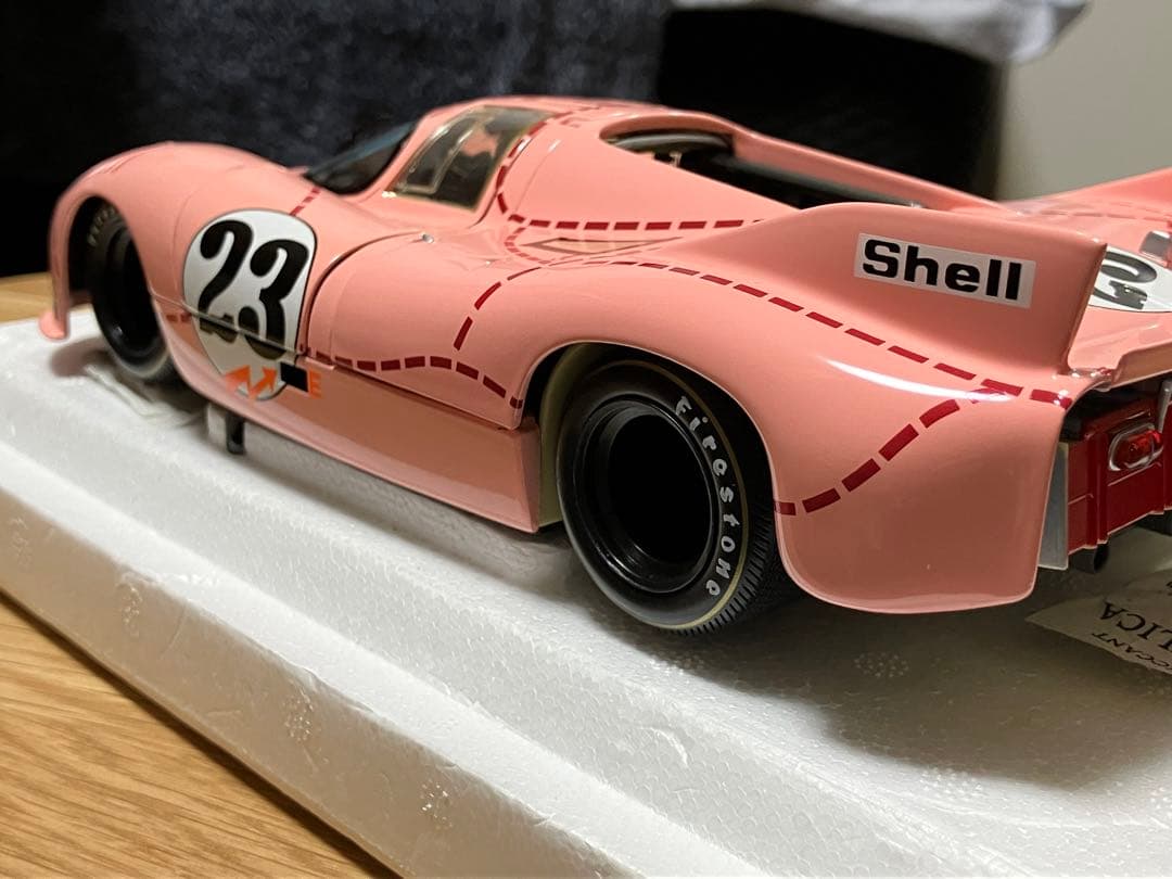 週末特価　ミニチャンプス　1/18 ポルシェ　917/20 ピンクピッグ