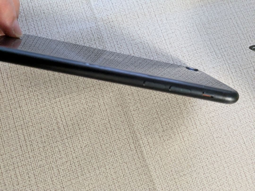 iPhone SE第2世代(SE2)ブラック　128GB　少々画面割れあり