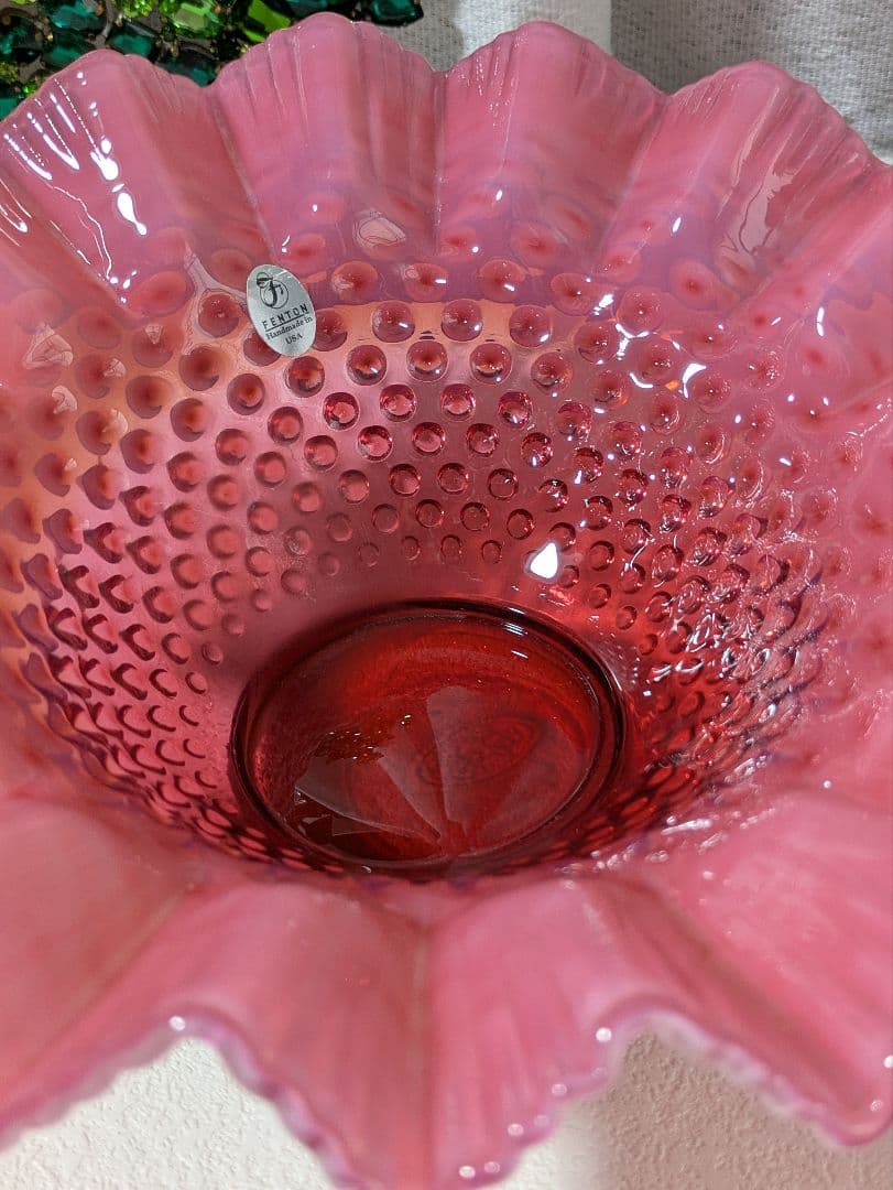 フェントン　クランベリーホブネイルオパルセント　フリルエッジ　ラージガラスボウル