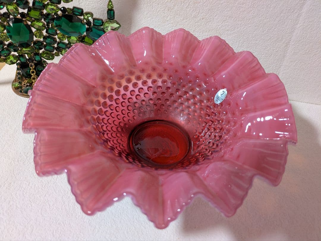 フェントン　クランベリーホブネイルオパルセント　フリルエッジ　ラージガラスボウル