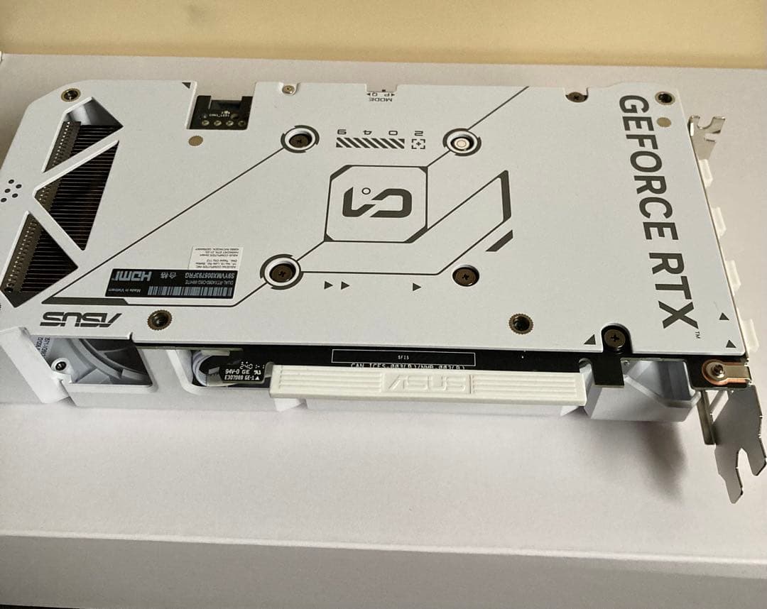 グラフィックボード・グラボ・ビデオカード ASUS DUAL-RTX4060-O8G-WHITE