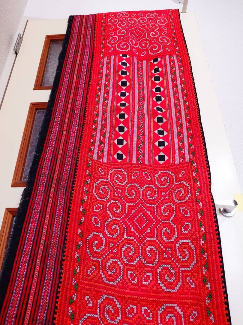 【東南アジアの布】タイ 山岳民族の衣装 スカート 古布 アンティーク