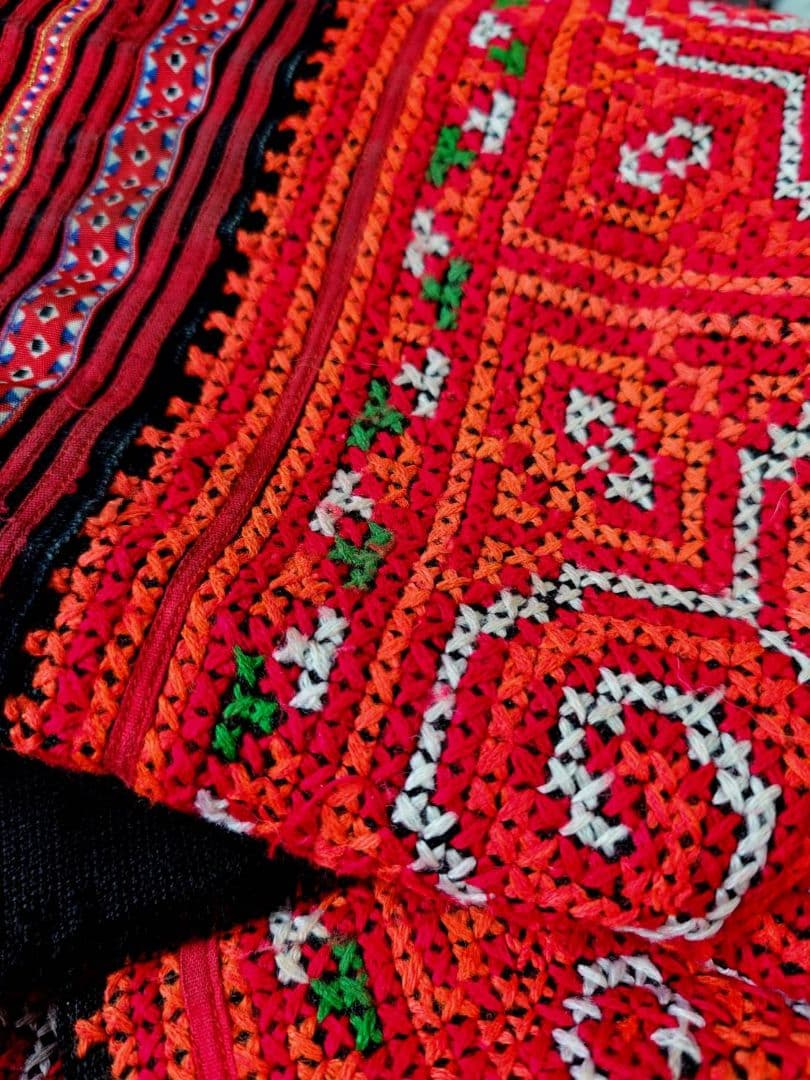 【東南アジアの布】タイ 山岳民族の衣装 スカート 古布 アンティーク