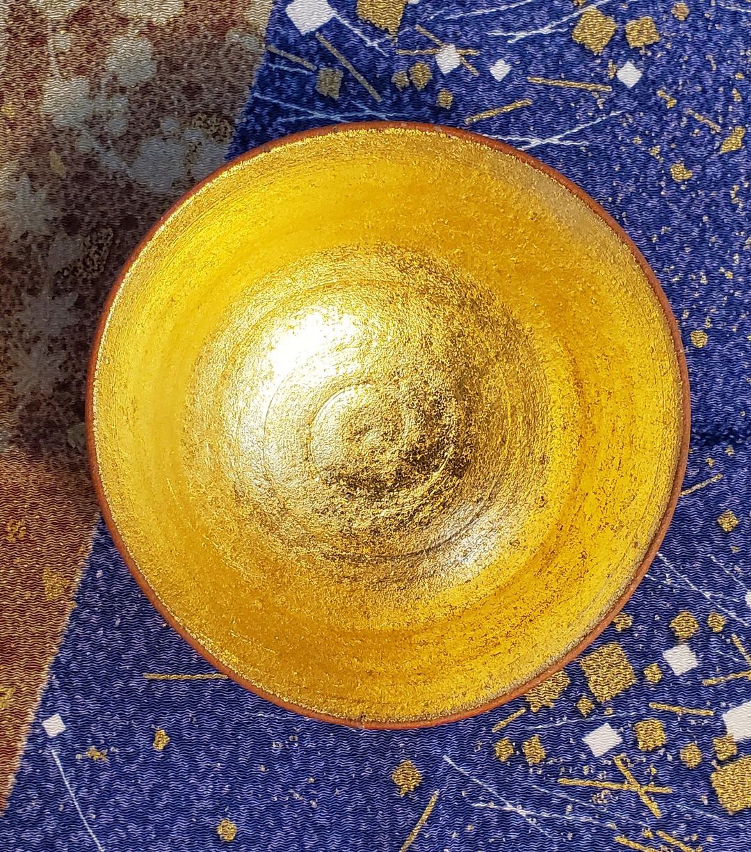 (新品)　信楽焼　抹茶茶碗　～金細工～