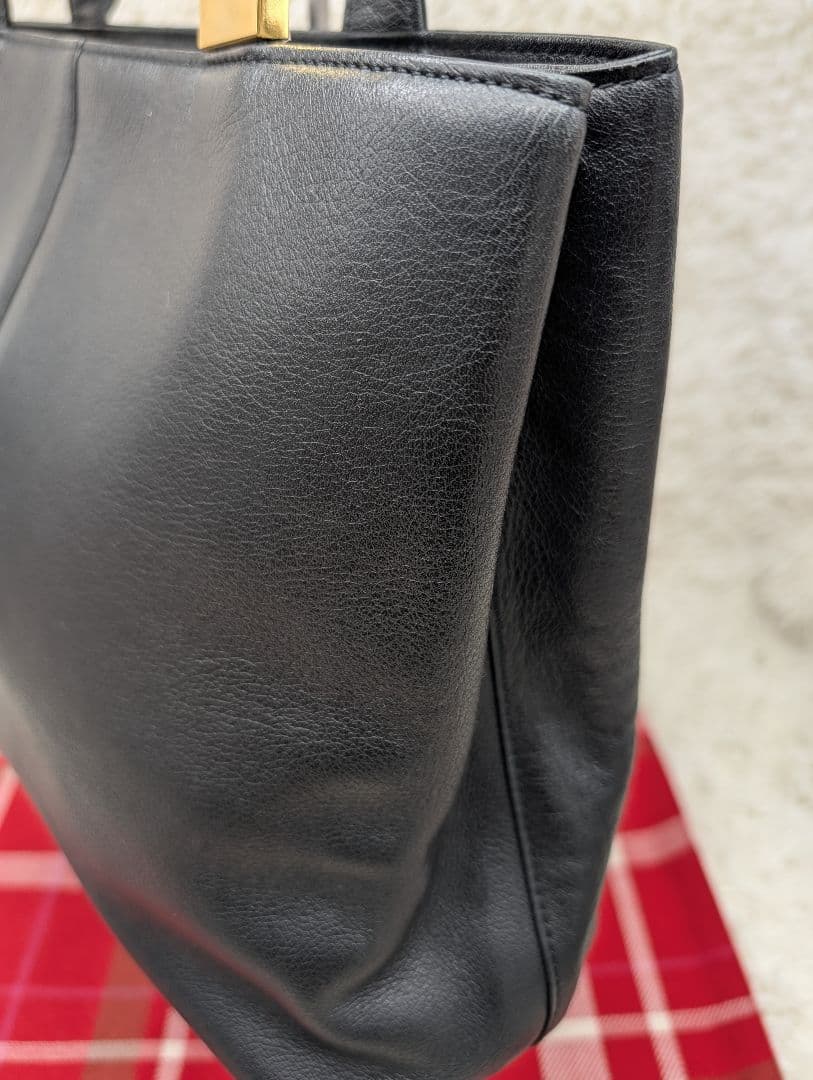 専用品。BURBERRY ブラックレザー ハンドバッグ