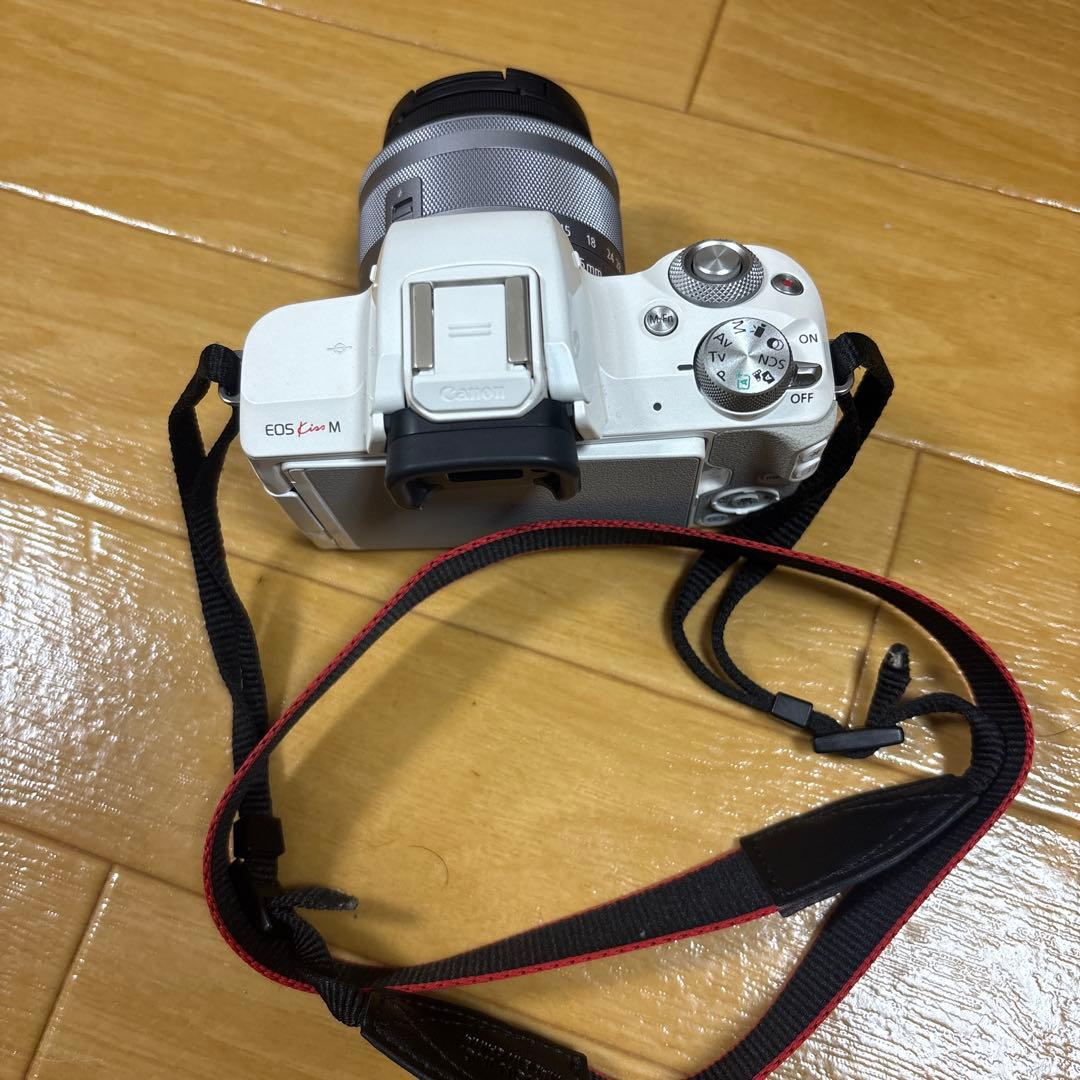 Canon EOS Kiss M ホワイト 標準ズームレンズ付き