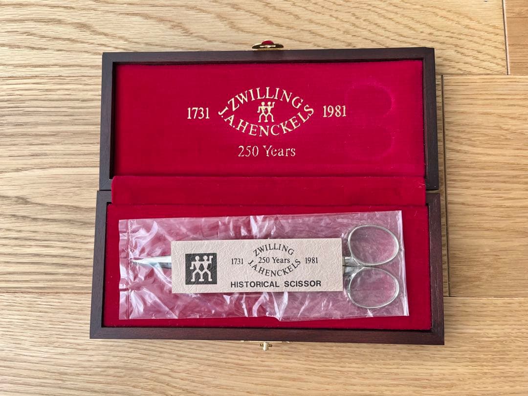 ZWILLINGS JA HENCKELS 250周年記年限定シザー