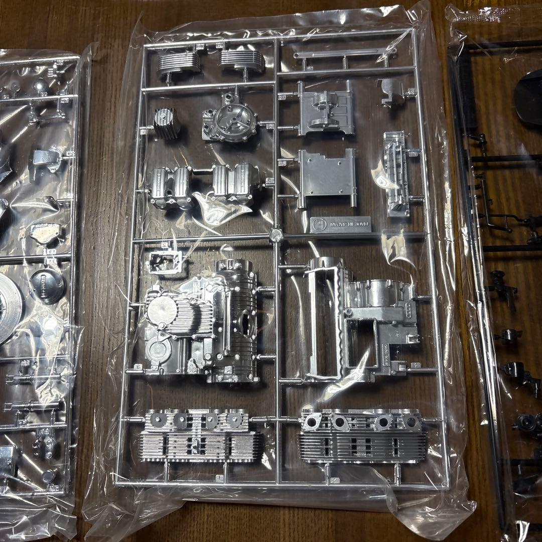 タミヤ　オートバイ　プラモデル　1/6 ホンダ　　ドリーム　CB750 FOUR