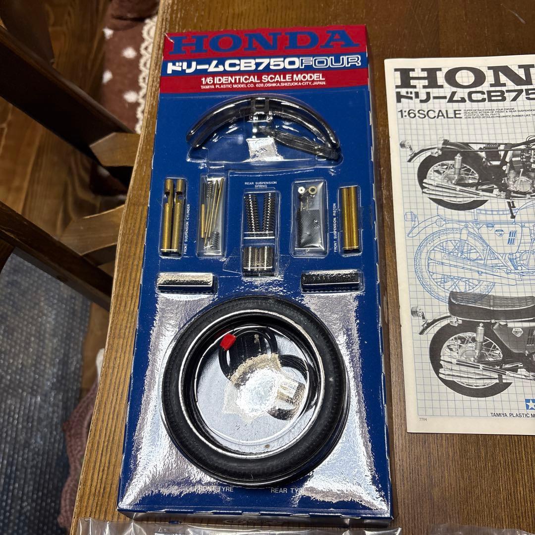 タミヤ　オートバイ　プラモデル　1/6 ホンダ　　ドリーム　CB750 FOUR