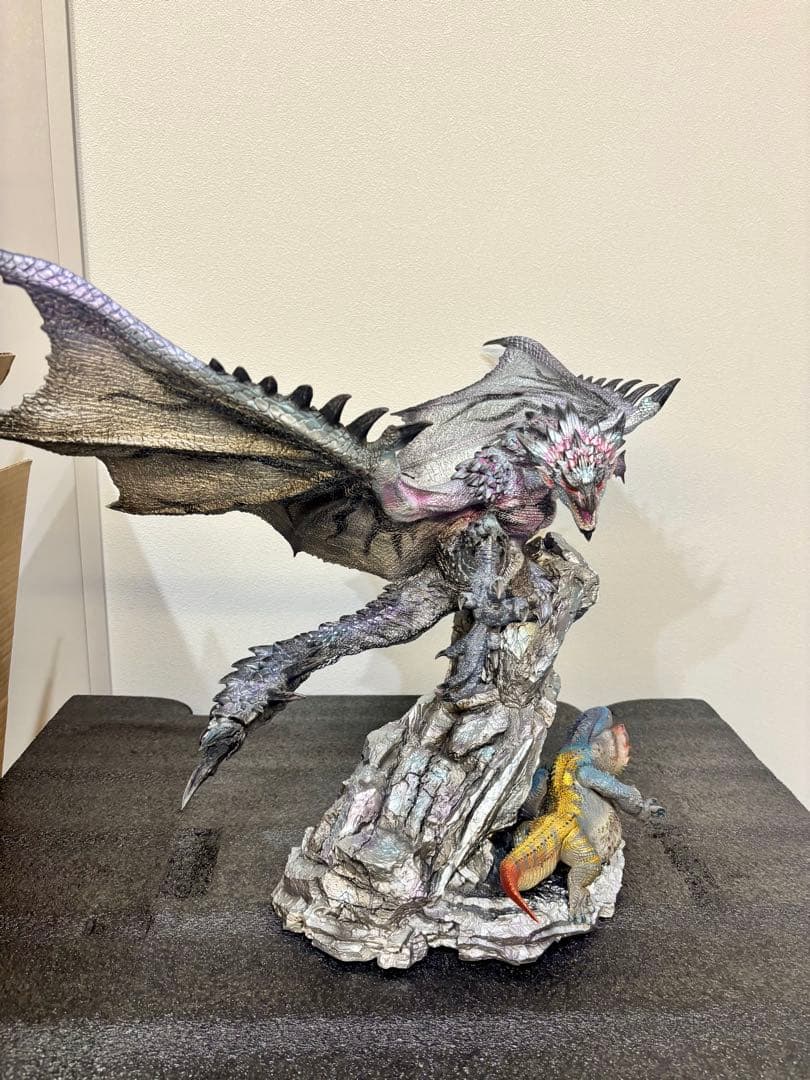 モンスターハンター フィギュア ガレージキット リオレウス希少種 LED発光あり