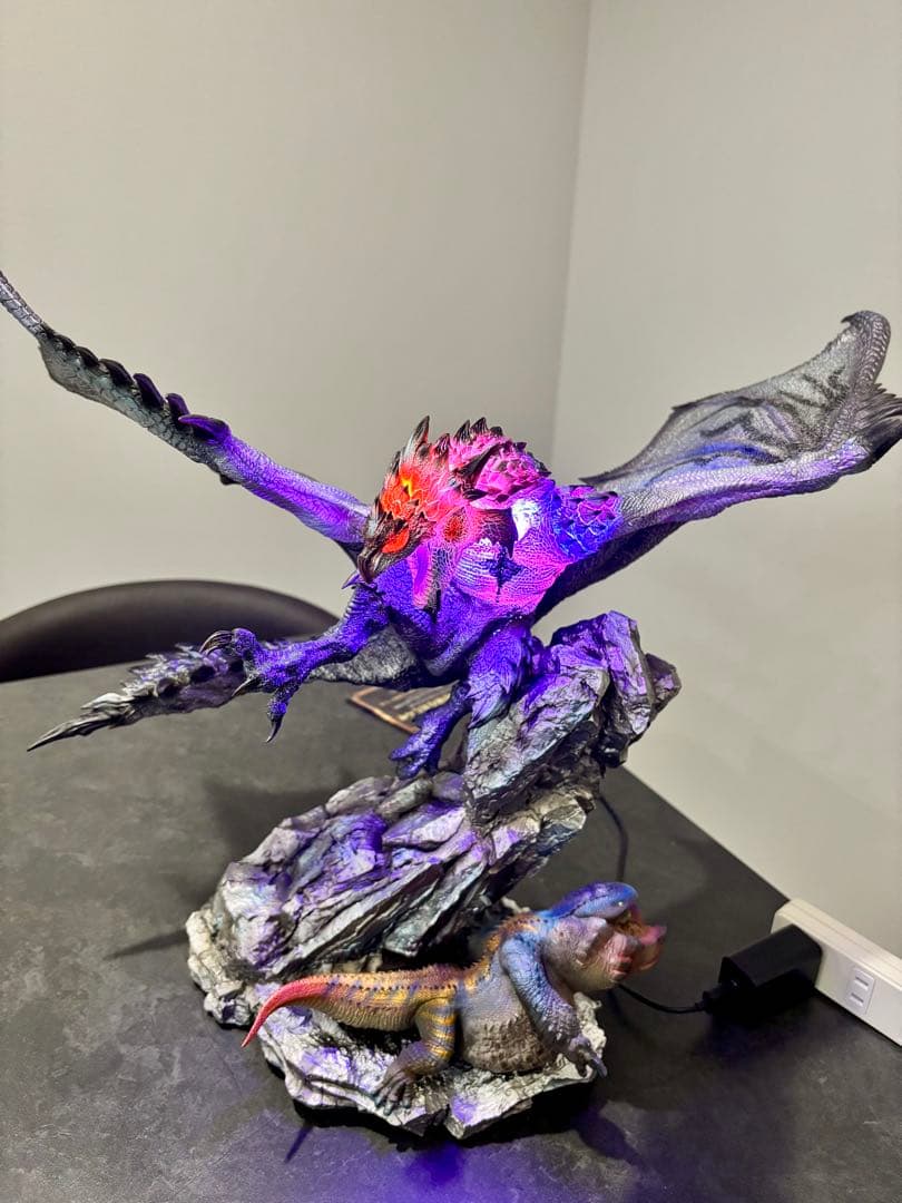 モンスターハンター フィギュア ガレージキット リオレウス希少種 LED発光あり