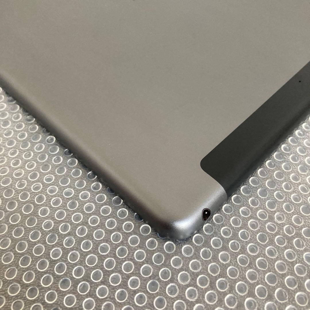 3565 外観美品☆電池ほぼ新品☆iPad8 第8世代 32GB SIMフリー☆