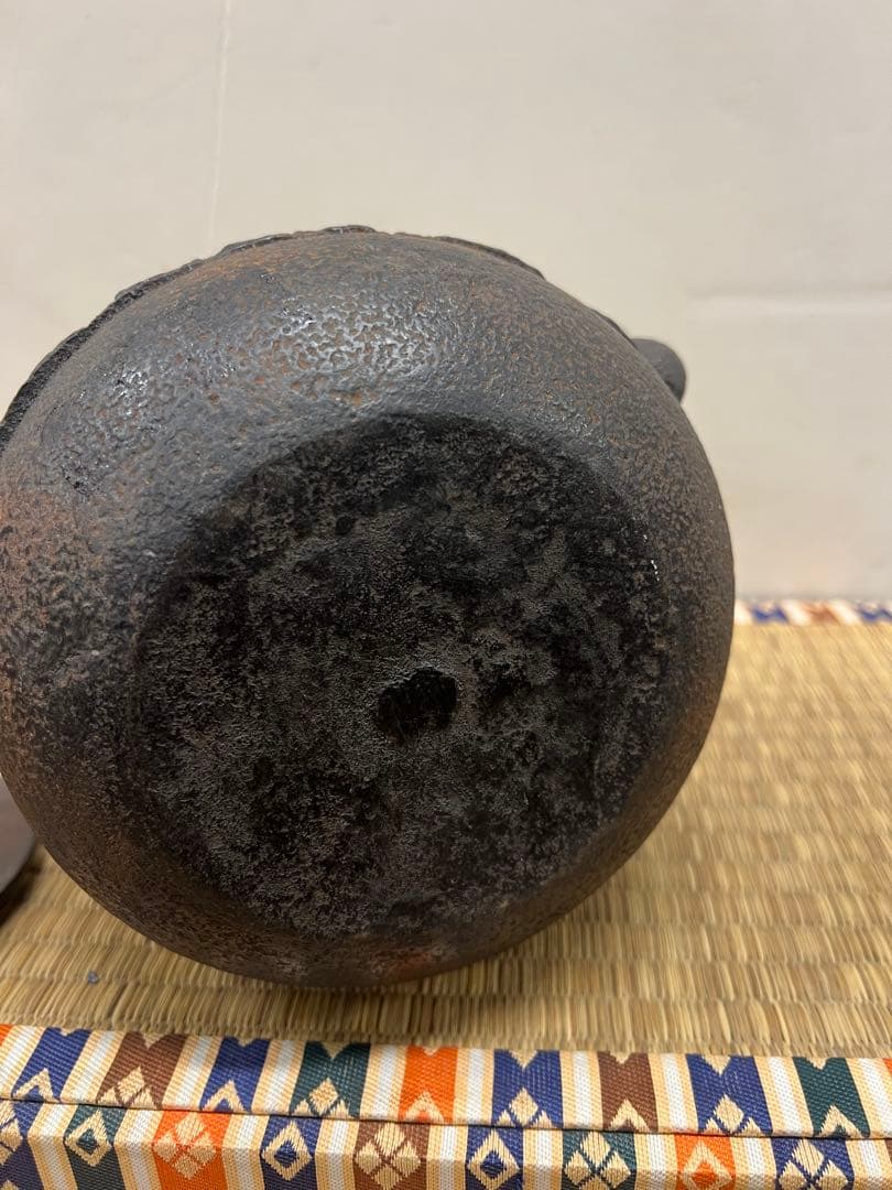 鉄製 鉄瓶 凹凸デザイン