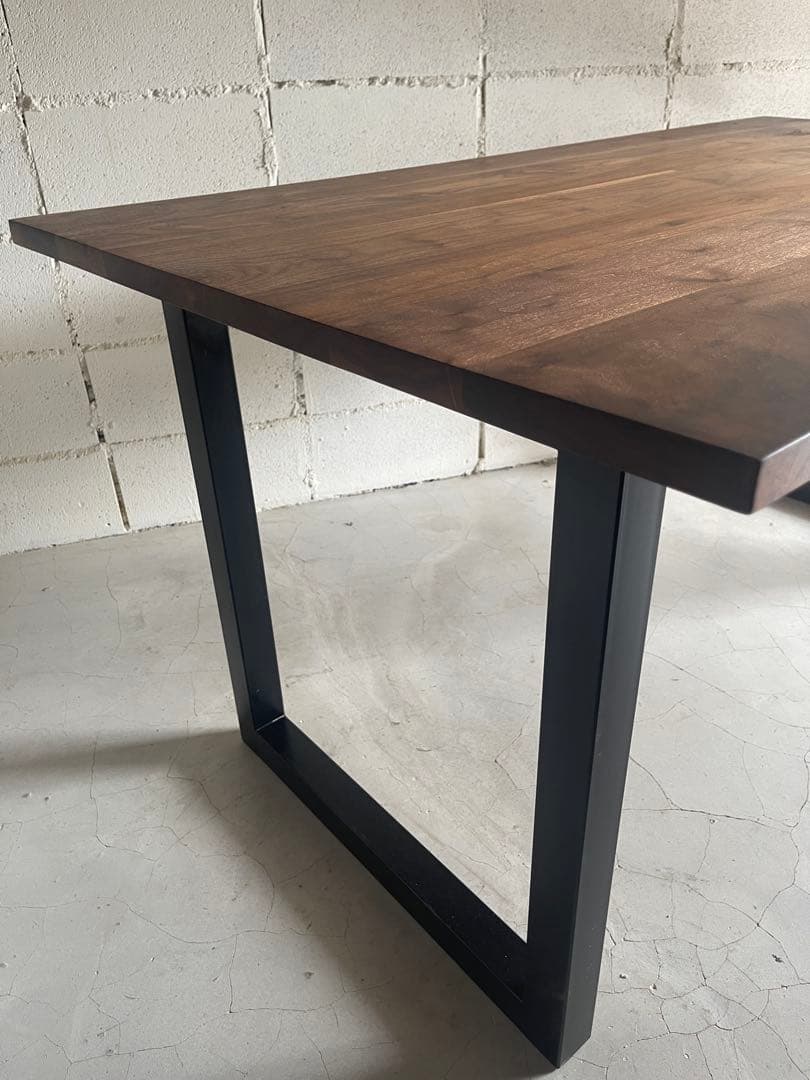 美品　ウォールナット無垢材　ダイニングテーブル　アイアン脚　脚取付位置変更可