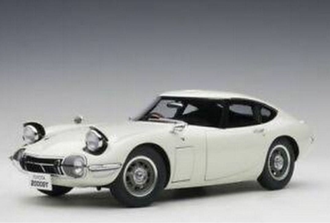 オートアート　1/18 トヨタ2000GT ホワイト
