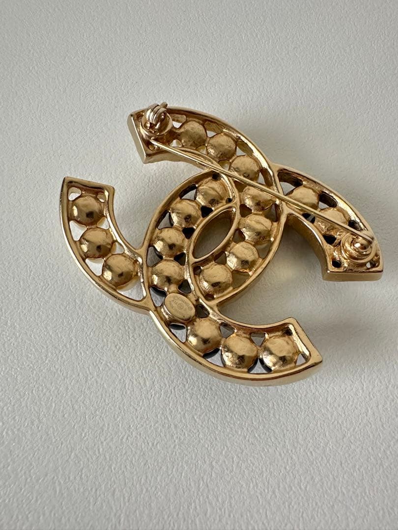 CHANEL パールブローチ 黒・白