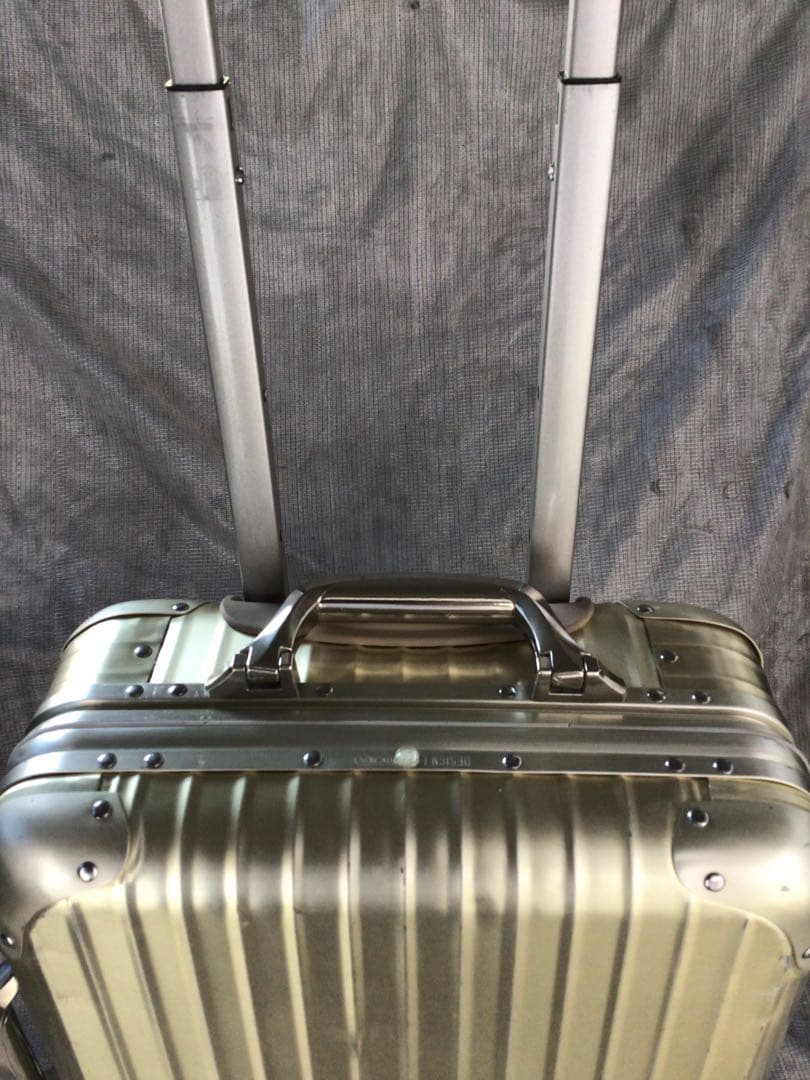 希少、廃盤リモワ　ゴールドトパーズ機内持込サイズ2輪の商品です。