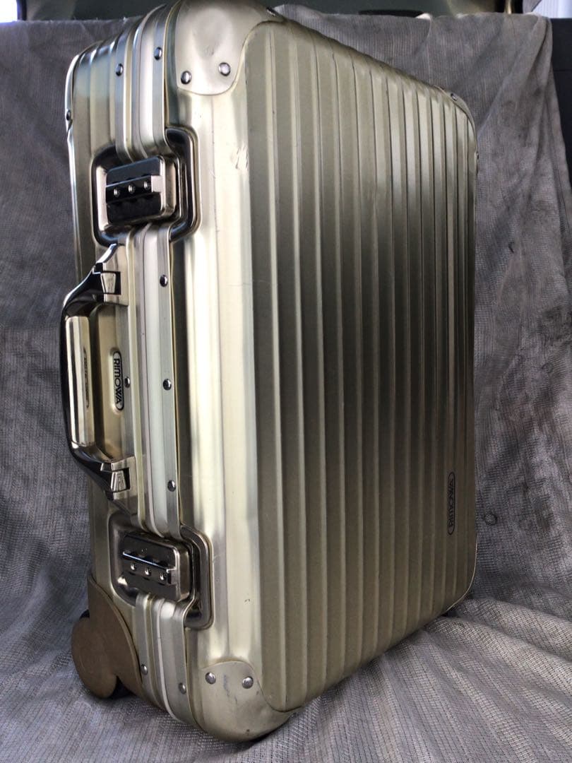 希少、廃盤リモワ　ゴールドトパーズ機内持込サイズ2輪の商品です。