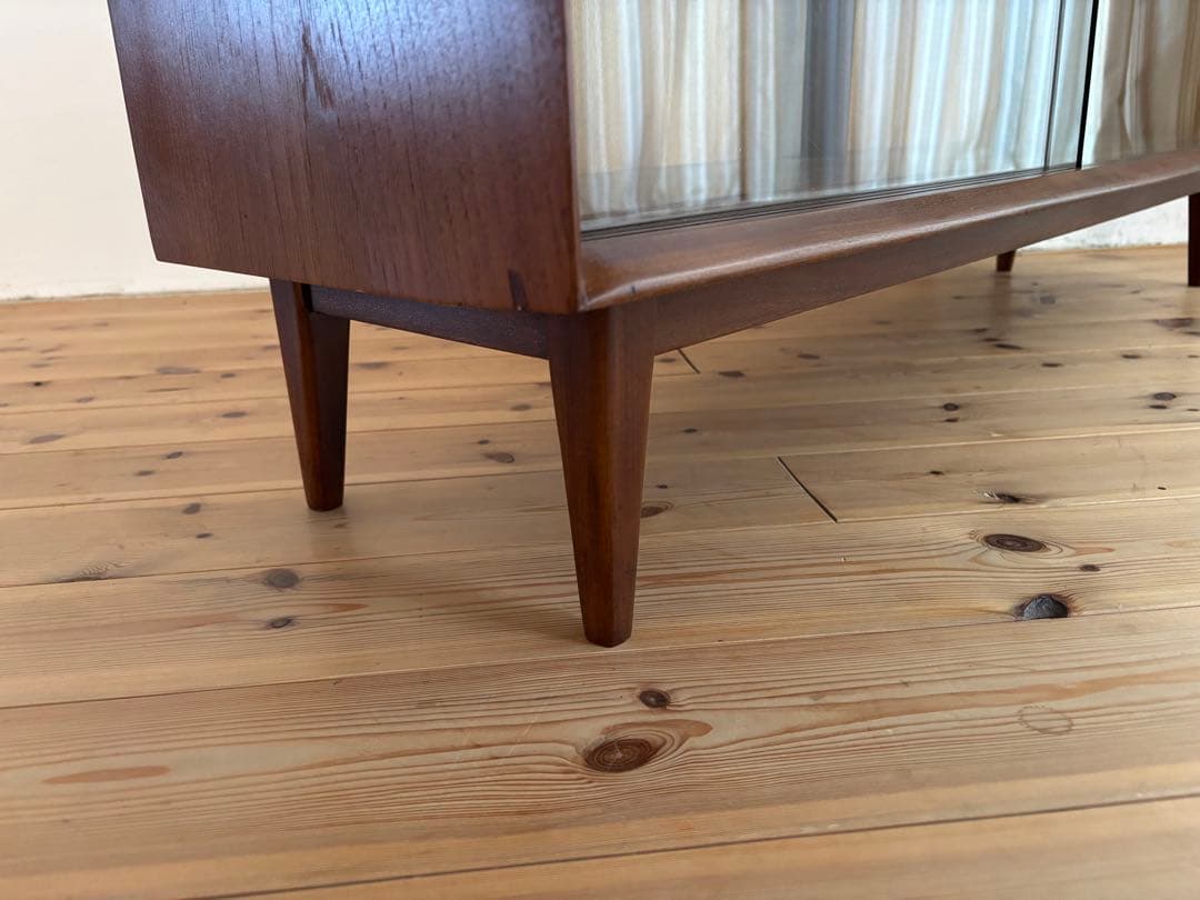 北欧ヴィンテージ　デンマーク　チーク　サイドボードキャビネット