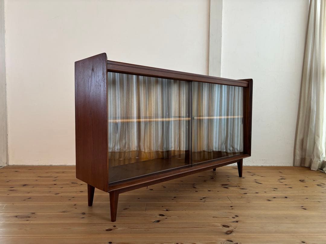 北欧ヴィンテージ　デンマーク　チーク　サイドボードキャビネット