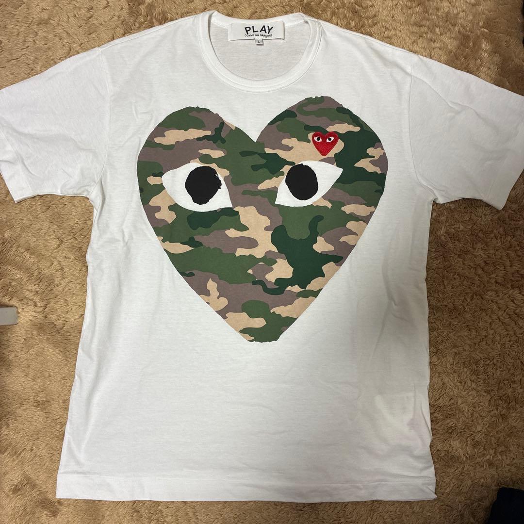 PLAY カモフラージュハート Tシャツ