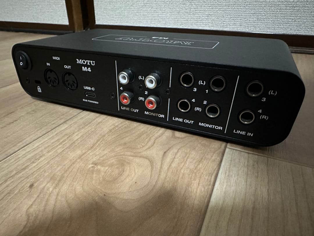 MOTU M4 4x4 USBオーディオインターフェイス　保証書付