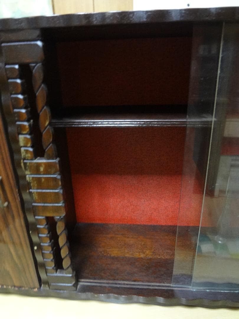 サイドボード　木製　アンティーク家具　お酒のボトルやグラス・食器の収納棚