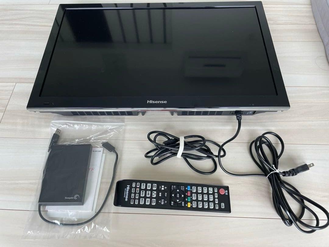 Hisense 24インチテレビとUSBハードディスクドライブ