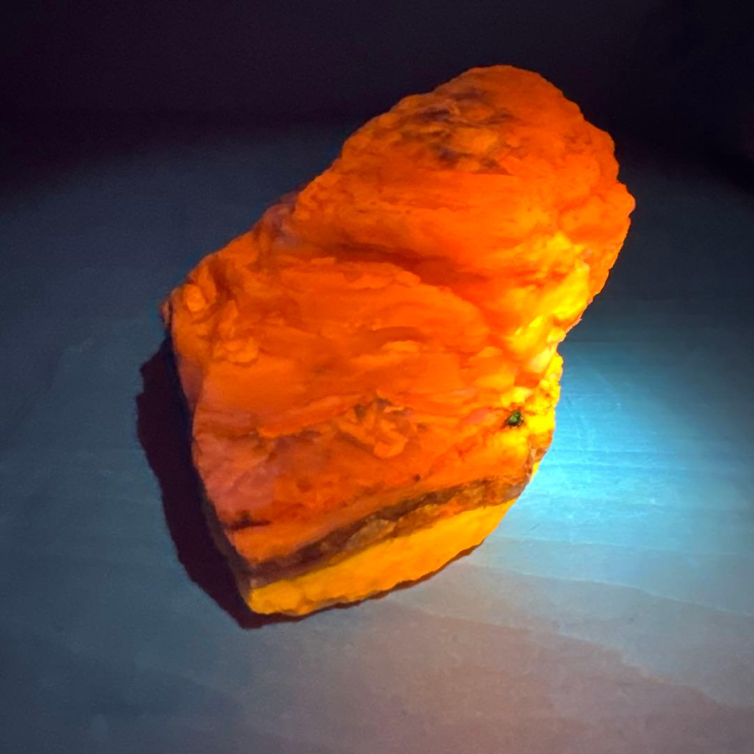 北海道石　然別オパール　蛍光オパール698g