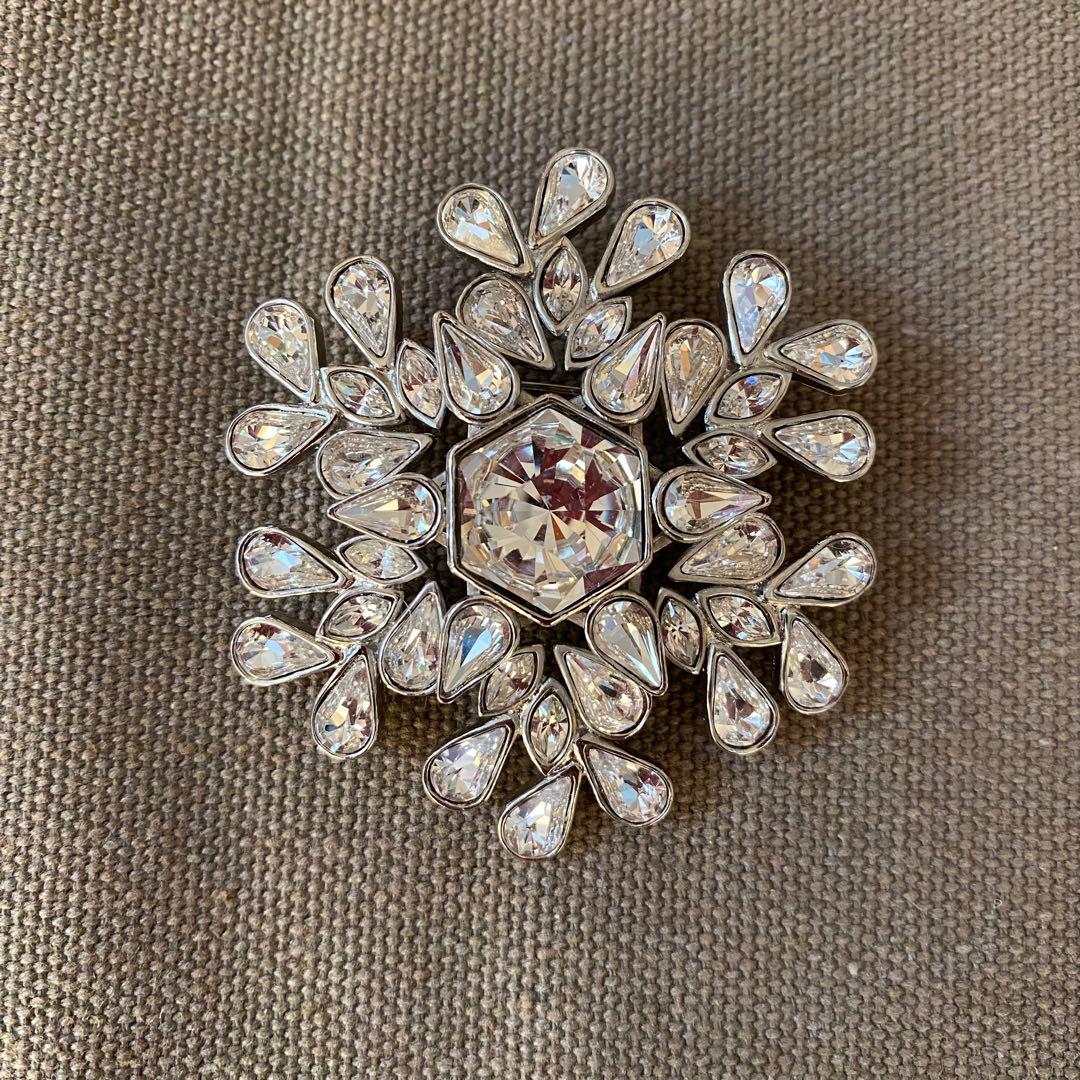 Rene ルネ 雪の結晶モチーフ ブローチ