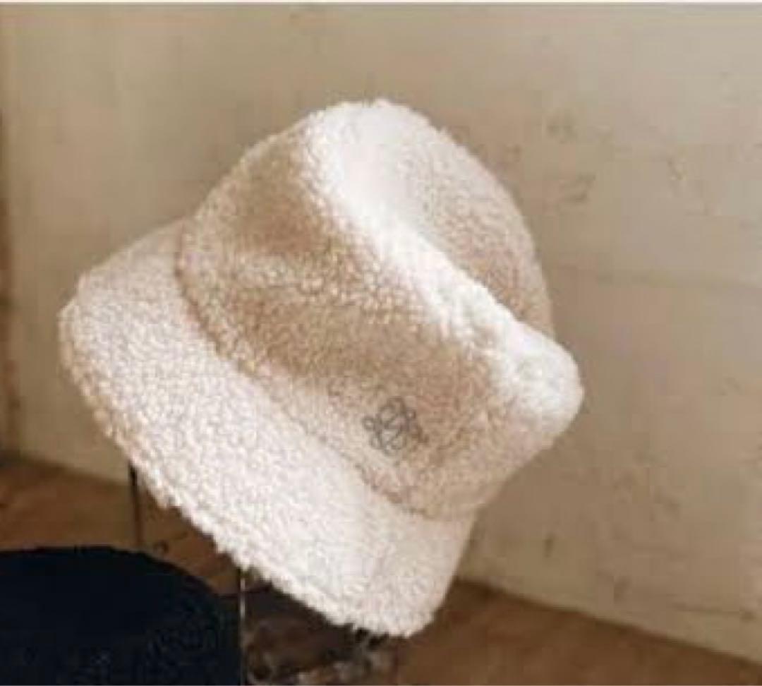 宇野実彩子　LAVANDA ニット&iPhoneケース&バケハ