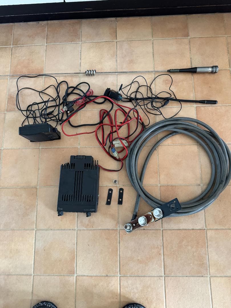 アマチュア無線機　iCOM IC2350D　ALINCO DT-840M 40A