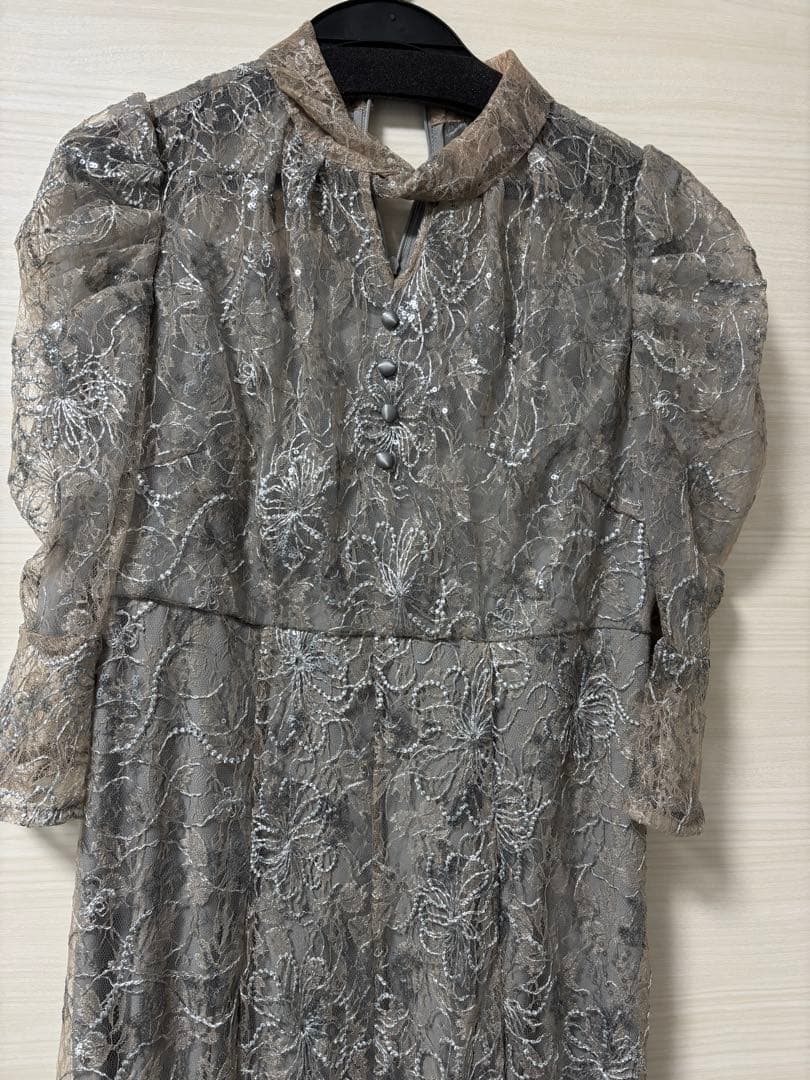 【Leja】スパンコール花柄刺繍ソフトパフスリーブドレスワンピース