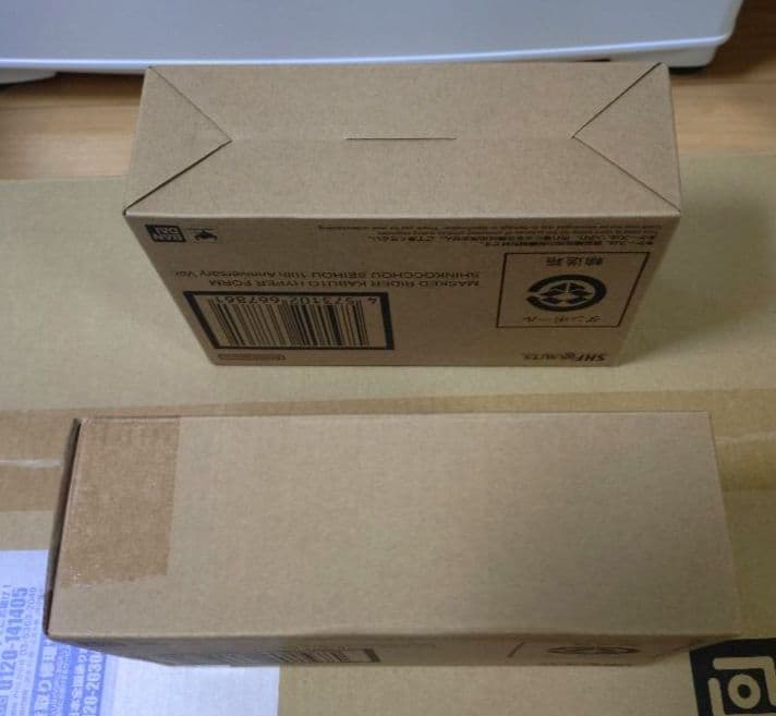 S.H.Figuarts 真骨彫製法 仮面ライダーカブトハイパーフォーム10th