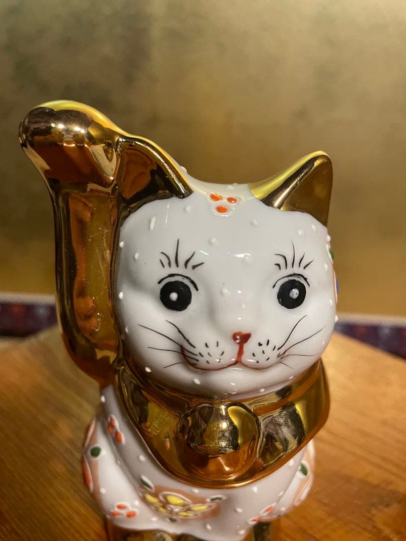 九谷焼 招き猫 置物 金ブチ （右手・高 約11.5cm）
