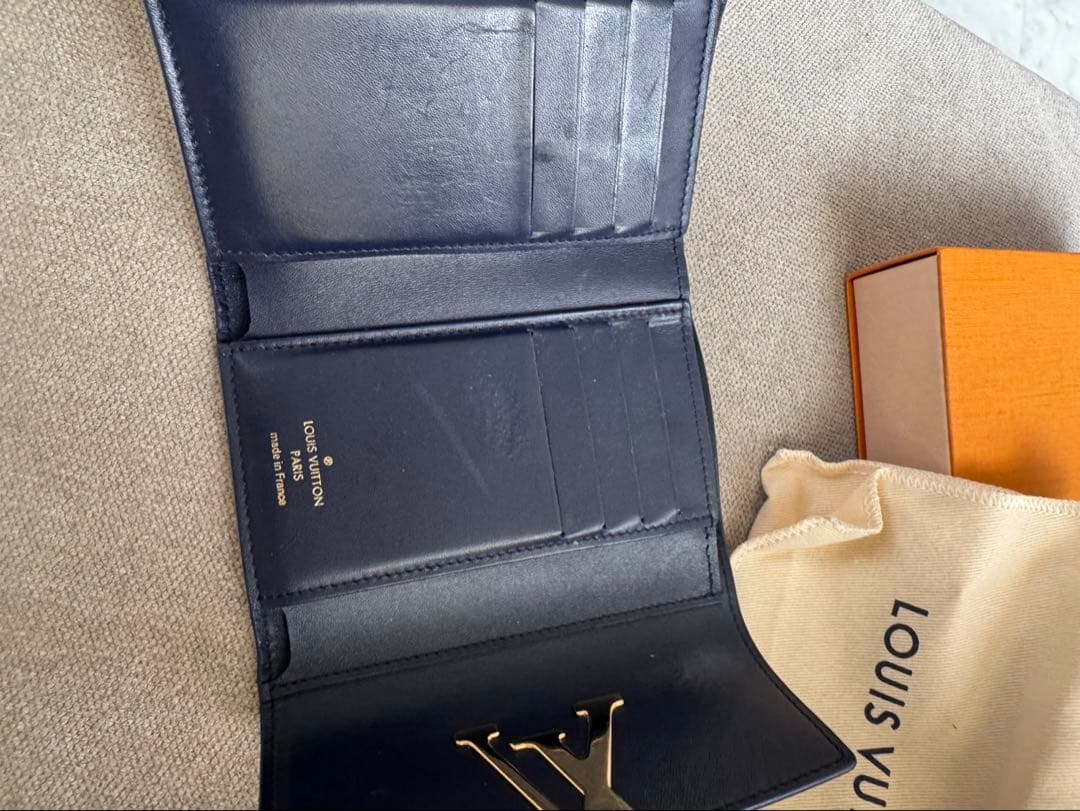 ルイヴィトン 限定ポルトフォイユ カプシーヌ コンパクト 三つ折り 財布