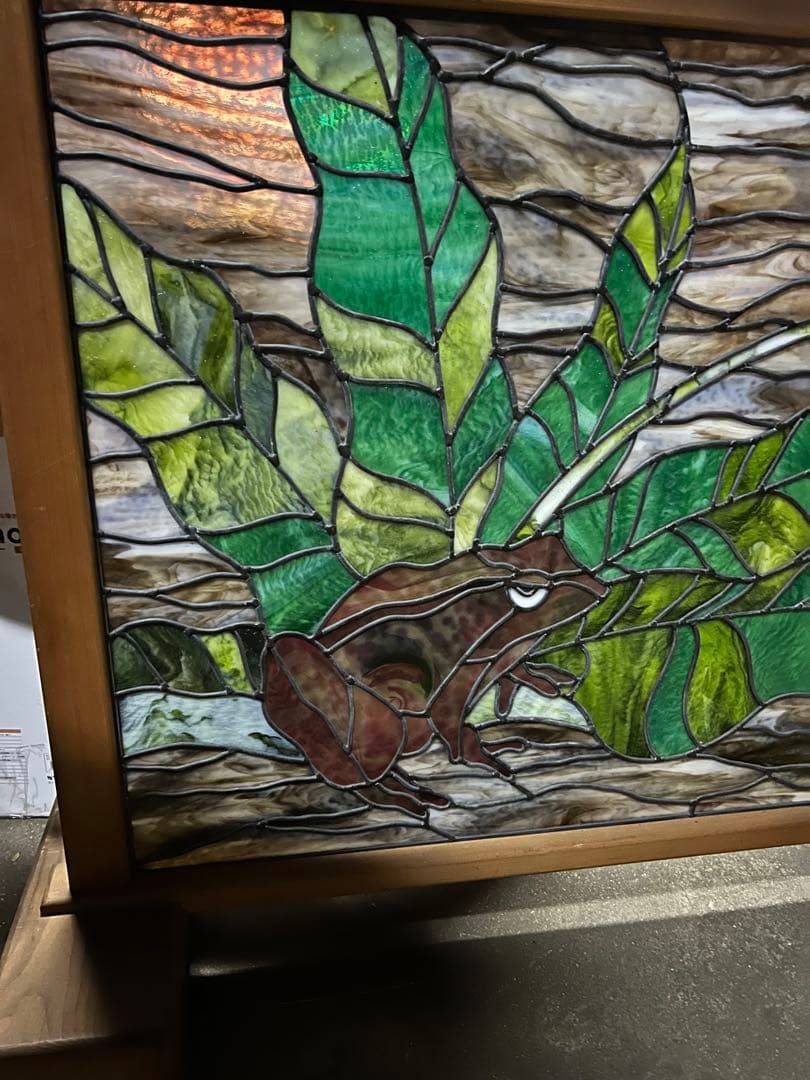 ステンドガラスのパネル葡萄ぶどう　カエル蛙