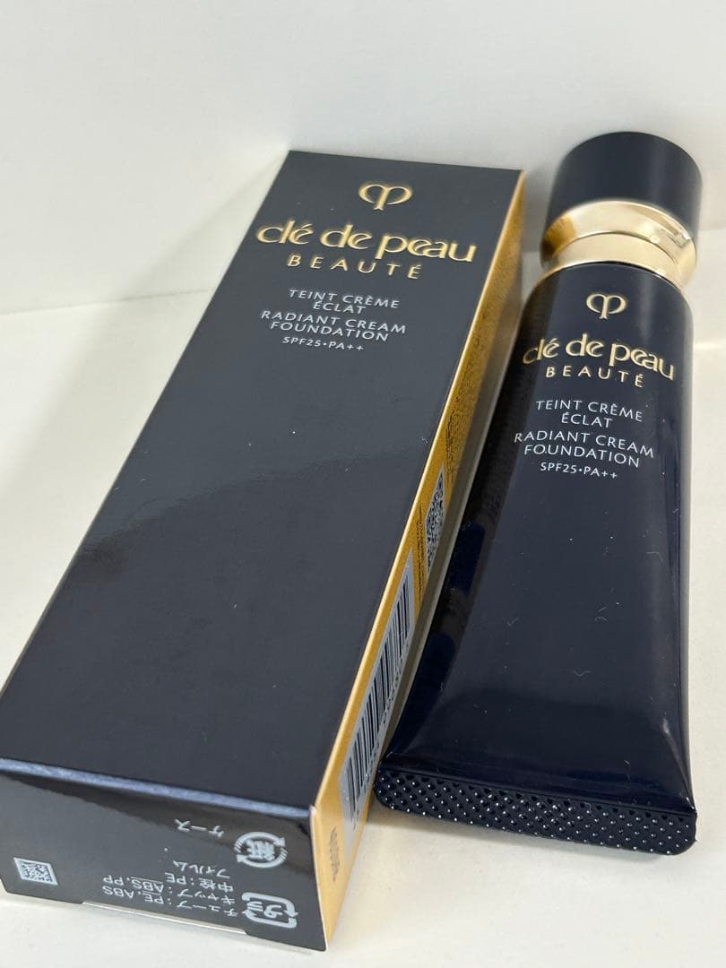 クレ・ド・ポーボーテ タンクレームエクラn オークル00