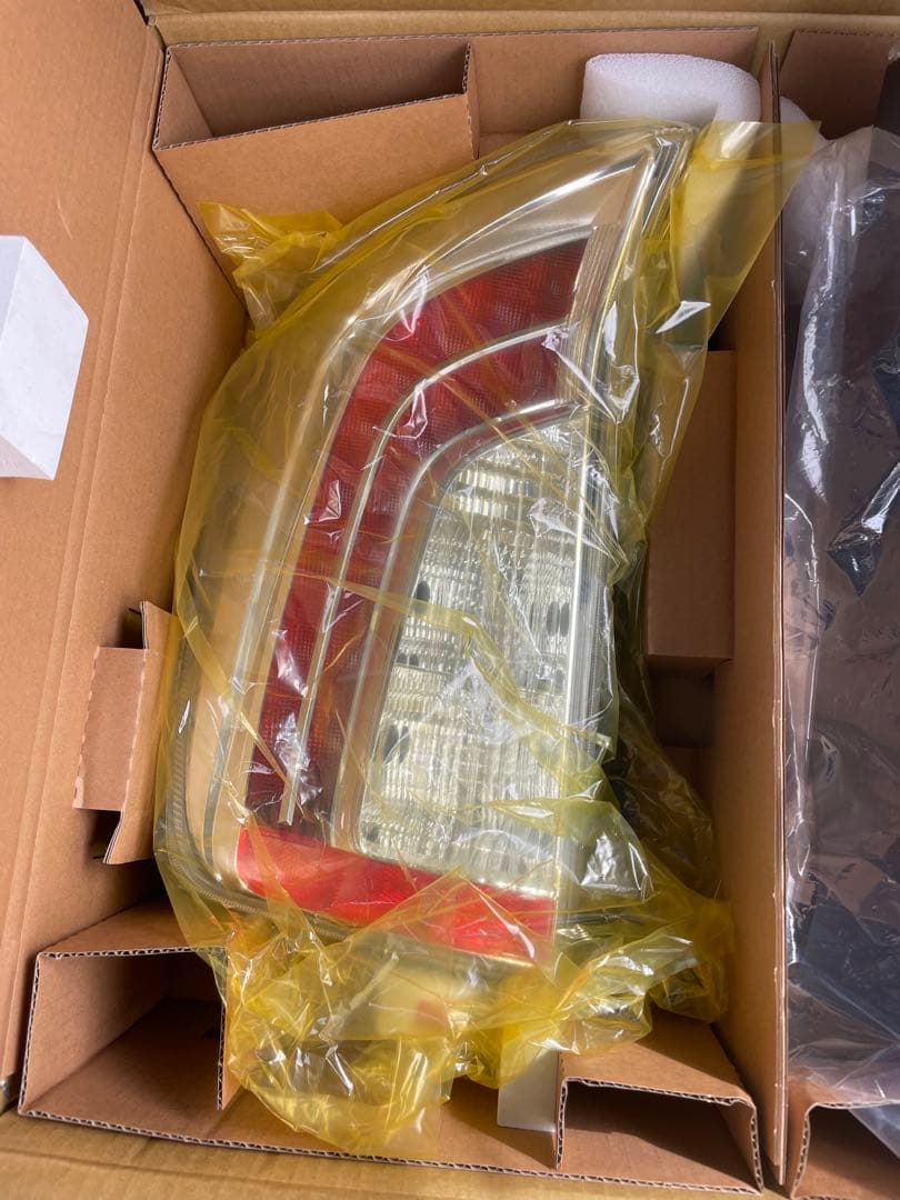 プリウス30後期テール