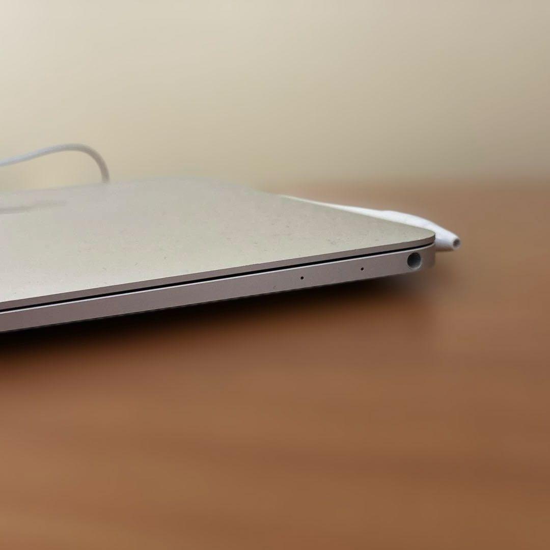 【良品】MacBook 充電器付き 新年 Apple マックブック