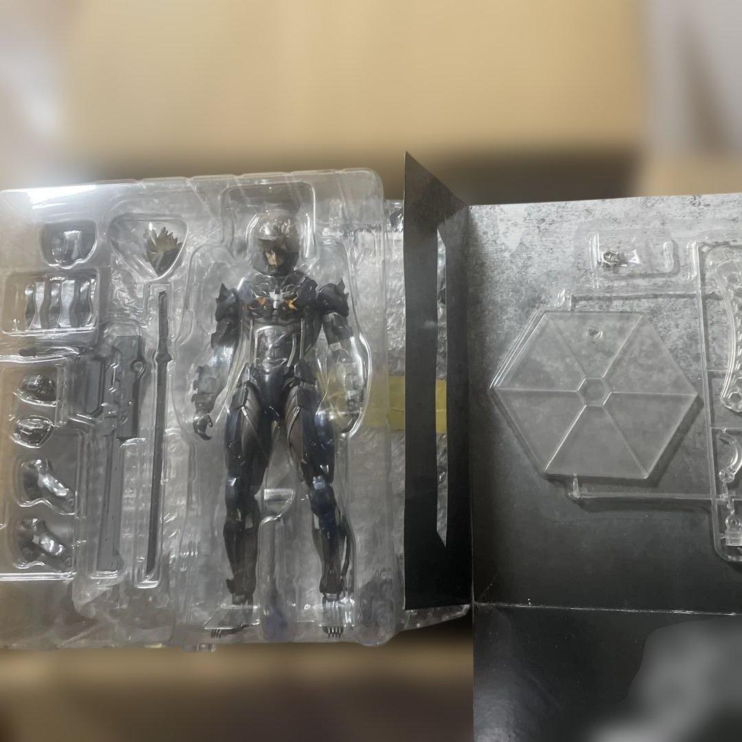 L GEAR RISING PLAY ARTS改 雷電 メタルギア