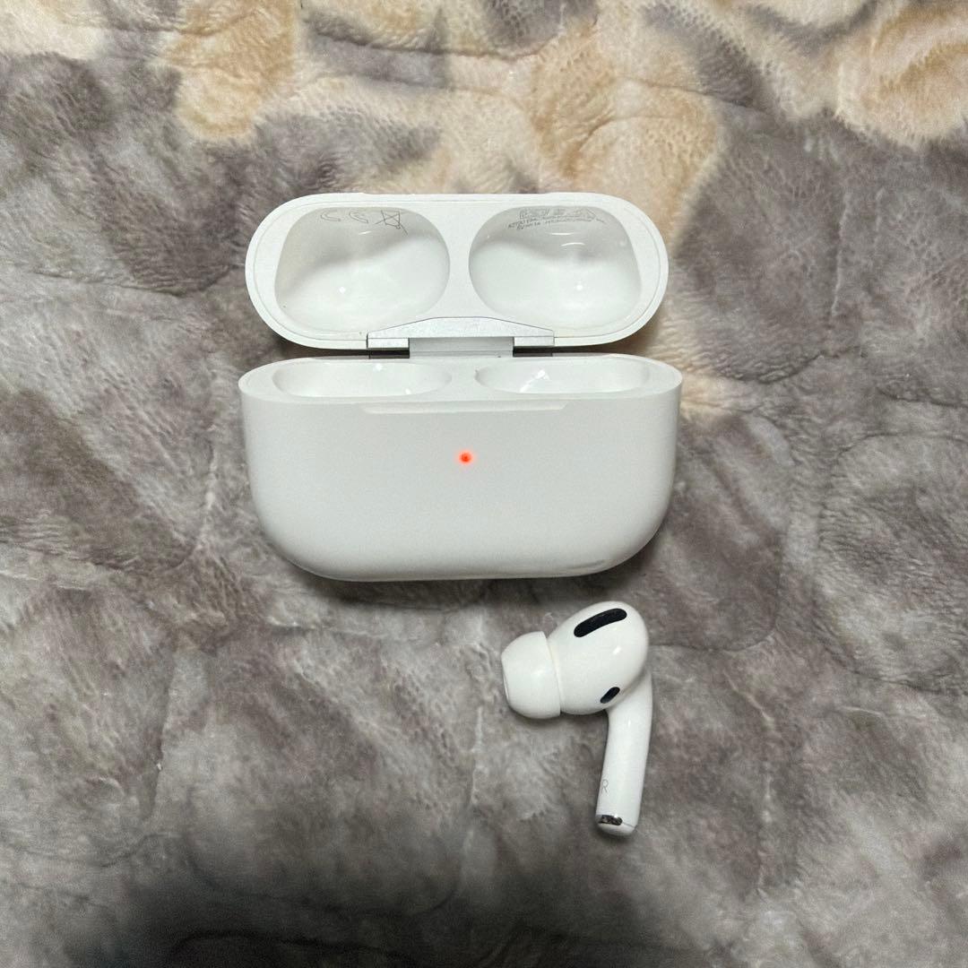 AirPods Pro 第1世代　イヤホン　イヤフォン　右と充電ケース