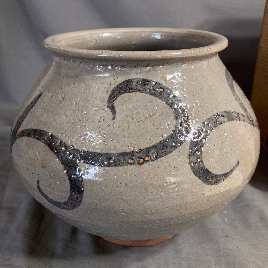 【太郎右衛門】唐津焼伝統　日本芸術院　十三代中里太郎右衛門作　絵唐津唐草文　壷