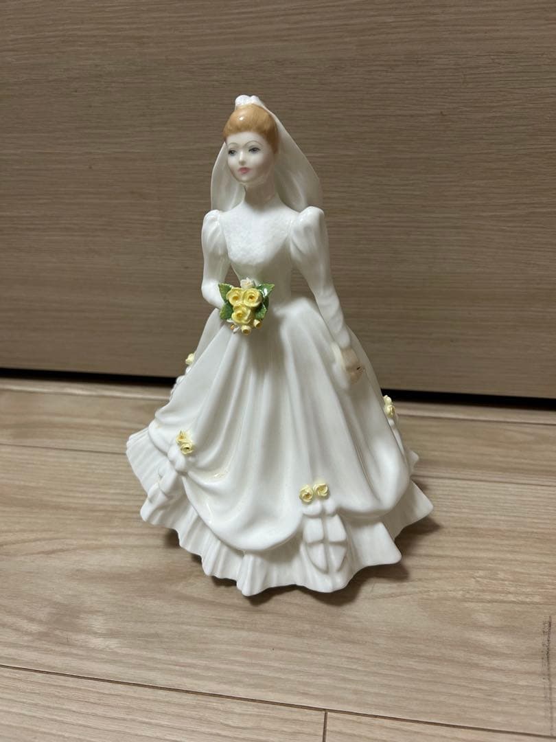 期間限定値下げ！ロイヤルドルトン　ウェディングドール 陶器製 15cm